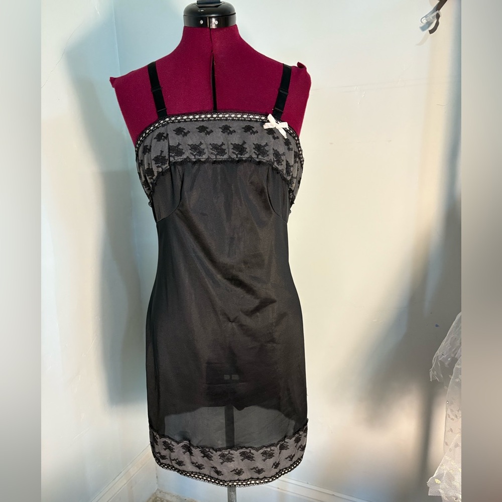 Vintage Black lace sexy nylon slip size 36 great wearable condition
